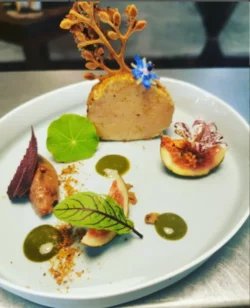 foie gras de canard du Sud ouest au figue et pousses insolites du chef