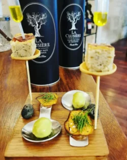 mise en bouche avec des olives en textures et saveurs multiples